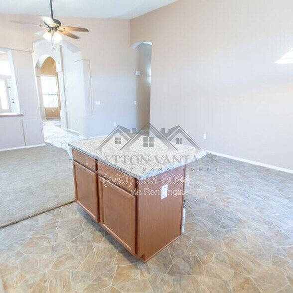 Building Photo - 3737 E Isabella Ave