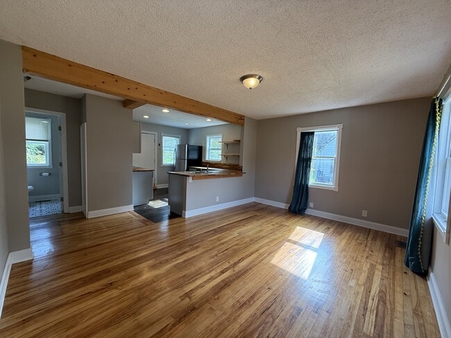 Building Photo - 2336 Boxwood Ln NE