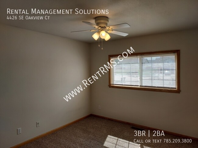 Building Photo - 4426 SE Oakview Ct