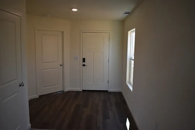 Building Photo - 4049 Cinnabar Ave