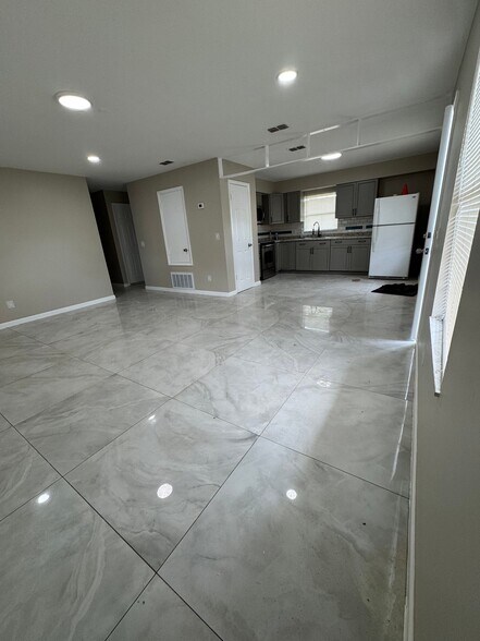 Building Photo - 103 N Hart Blvd