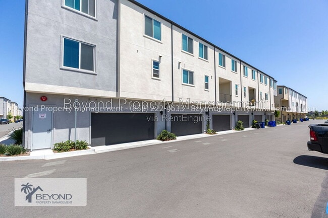 Building Photo - 5461 Seacliff Pl