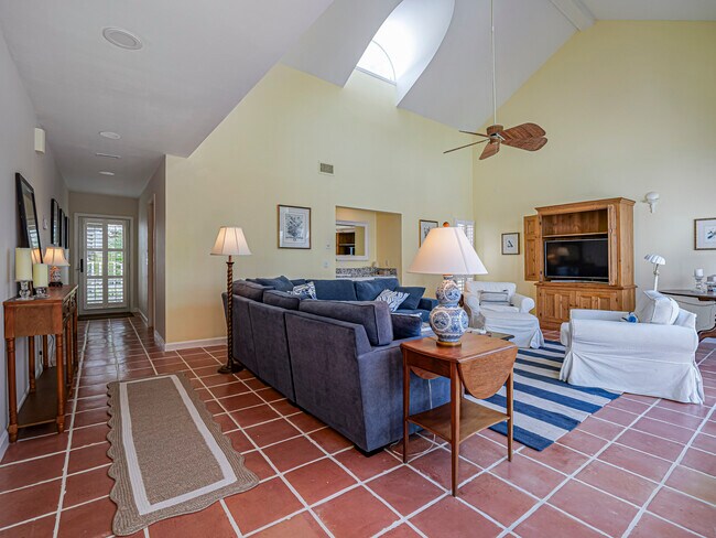 Building Photo - 8367 Baytree Dr