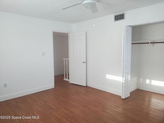 Building Photo - 7101 Ridgewood Ave