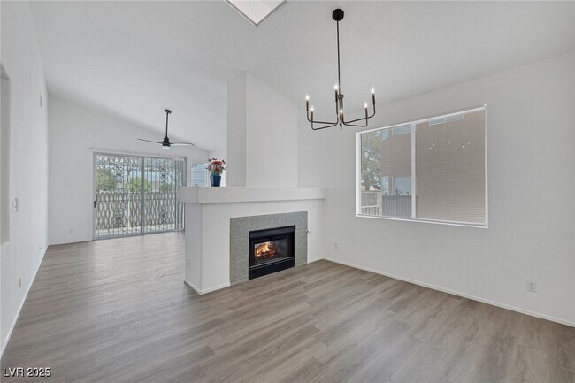Building Photo - 6520 Lombard Dr