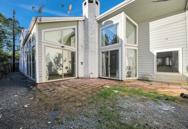 Building Photo - 10743 Boardwalk St