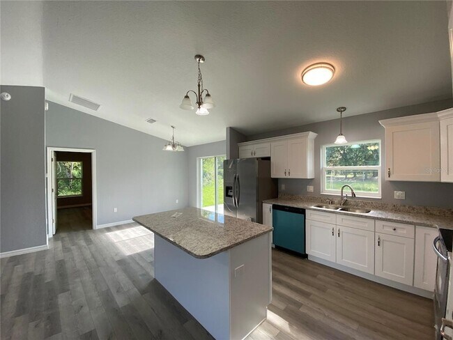 Building Photo - 2827 SW 140th Loop