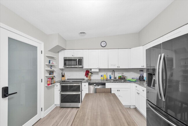 Building Photo - 1349 Woodbine St