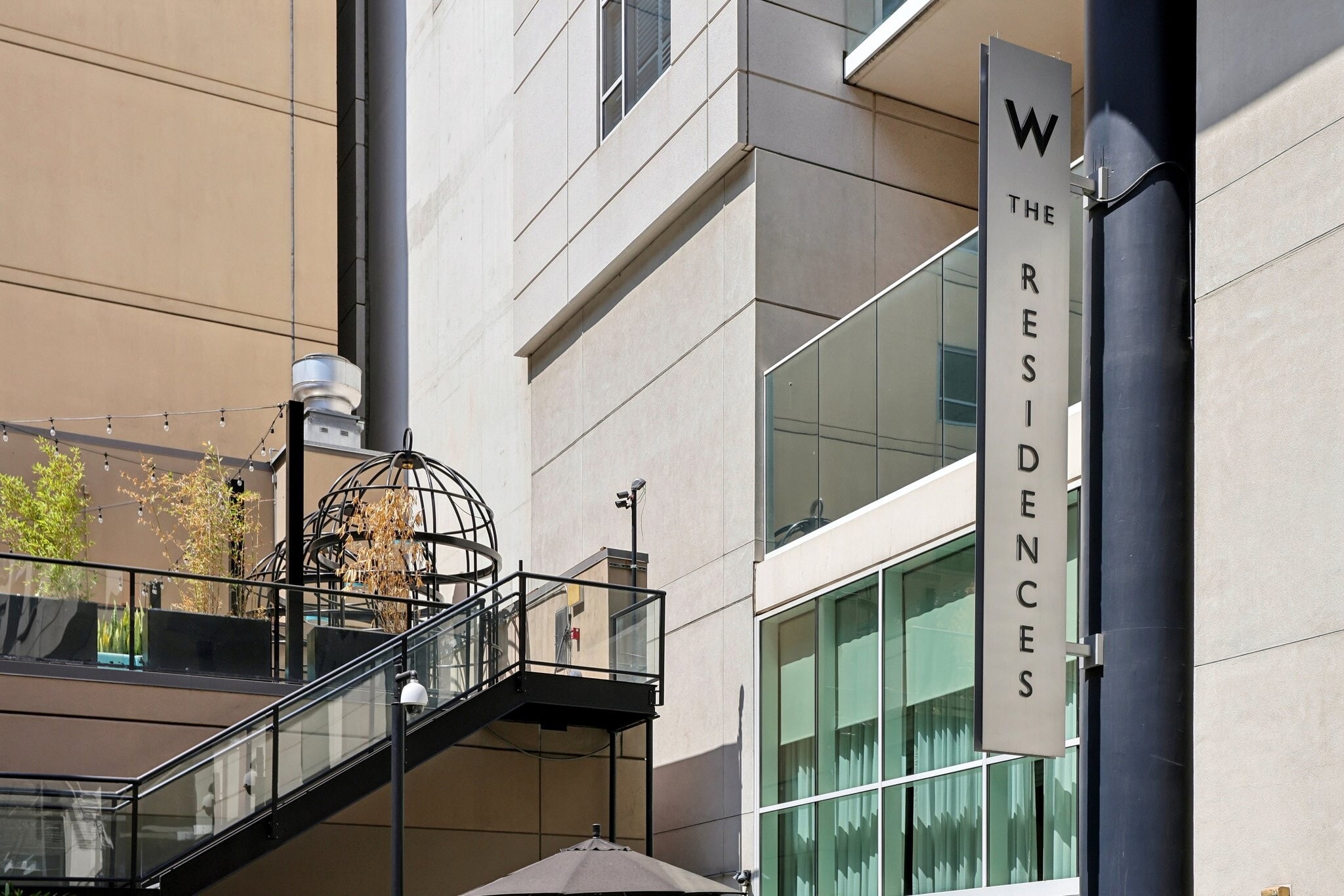 Building Photo - 6250 HOLLYWOOD Blvd