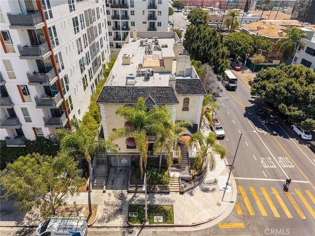 Building Photo - 698 S Berendo St