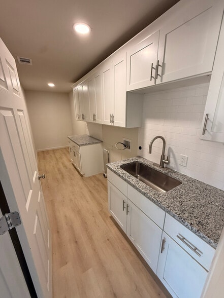 Building Photo - 1200 Chippendale Dr