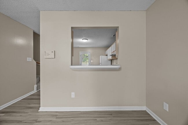 Building Photo - Welcome to Hunters Creek!