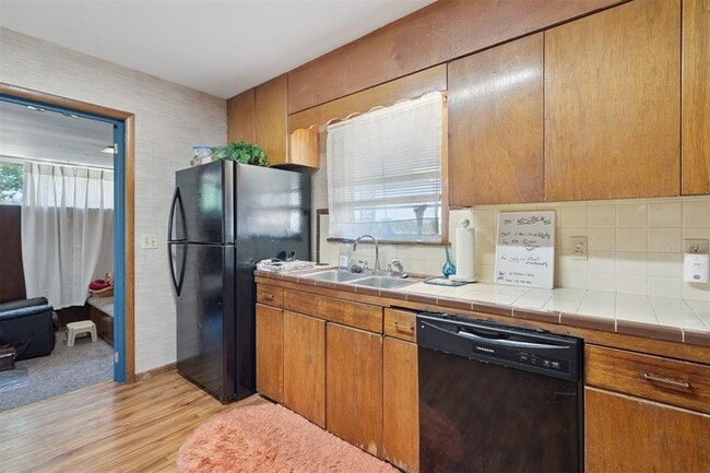 Building Photo - 2200 US-81