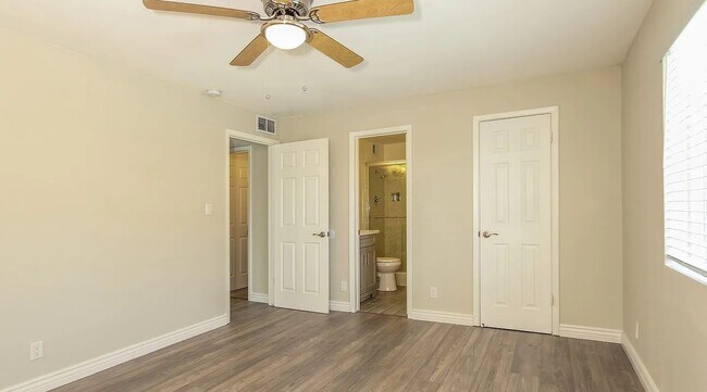 Building Photo - 4112 W Gardenia Dr