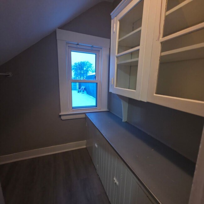 Building Photo - 2064 Halstead Ave