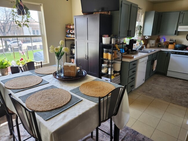 Building Photo - 100 Lesley Ln