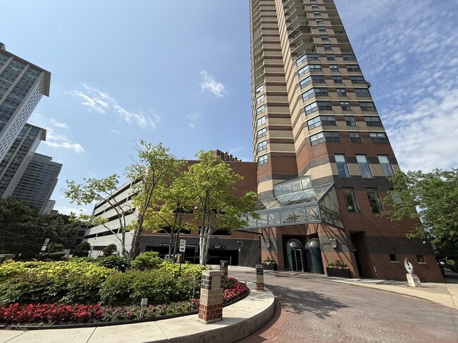 Primary Photo - 3660 N Lake Shore Dr