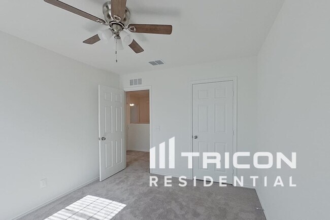 Building Photo - 2406 Carlow Ln