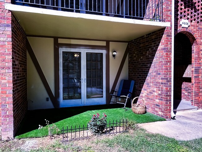 Building Photo - Charming 3 bedroom, 2 bathroom condo in Gr...