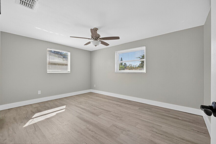 Building Photo - 3624 Oakhurst Dr