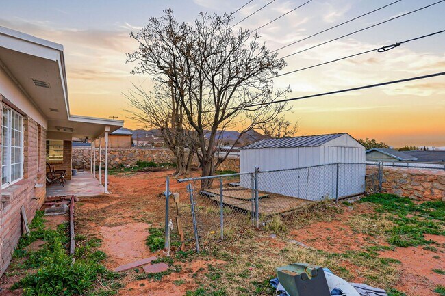 Building Photo - 4613 Sun Valley Dr