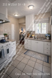 Building Photo - 211 W 21st St