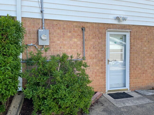 Building Photo - 11320 Gainsborough Rd