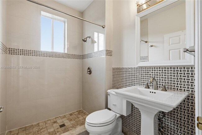 Building Photo - 849 Crestview Cir