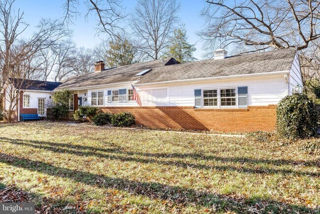 Building Photo - 9232 Forest Haven Dr