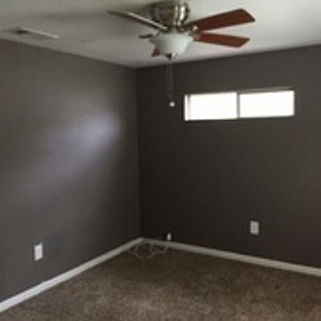 Building Photo - Pre Leasing for fall 2026! 5/3 in Medical District!