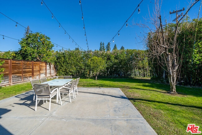 Building Photo - 5202 Topeka Dr