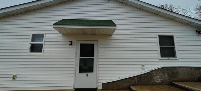 Building Photo - Twin Gables 1