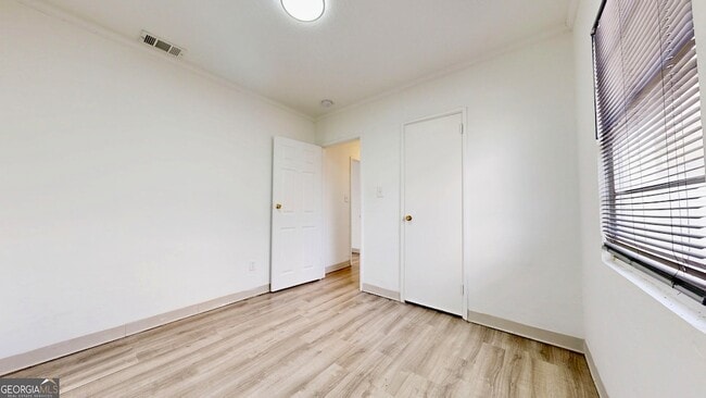 Building Photo - 526 Ware St