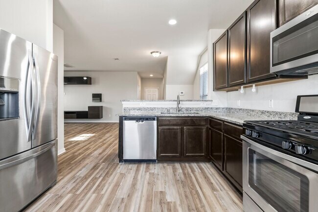 Building Photo - 914 Canyon Hill Ln