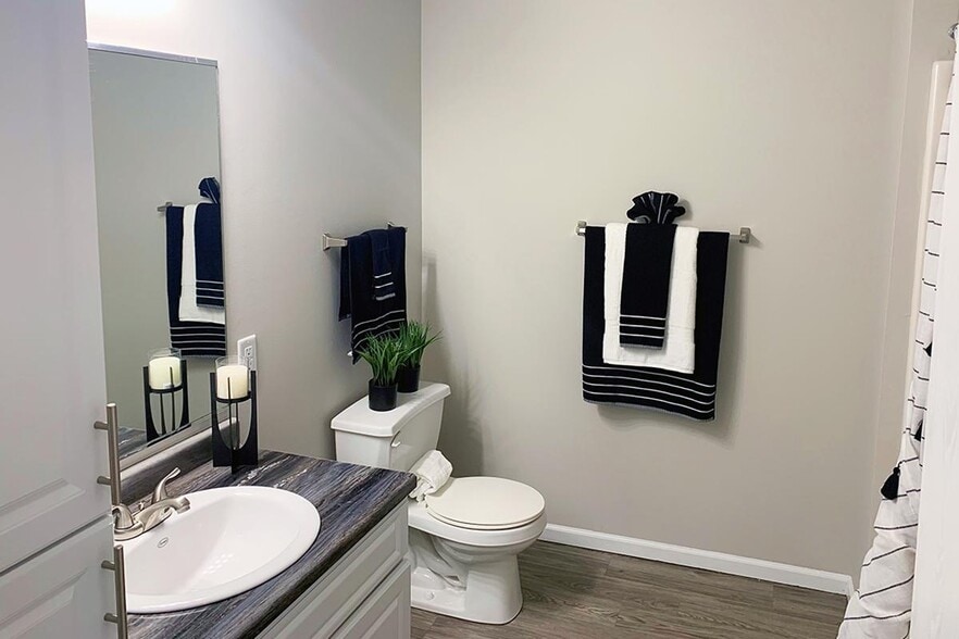 Emory Lakes Luxury Apartments 4800 NW Fielding Pl Topeka KS 66618