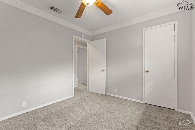 Building Photo - 1628 Parkdale Dr