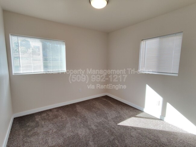 Building Photo - 44102 Dimmick Rd