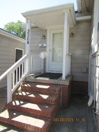 Building Photo - Hampton West