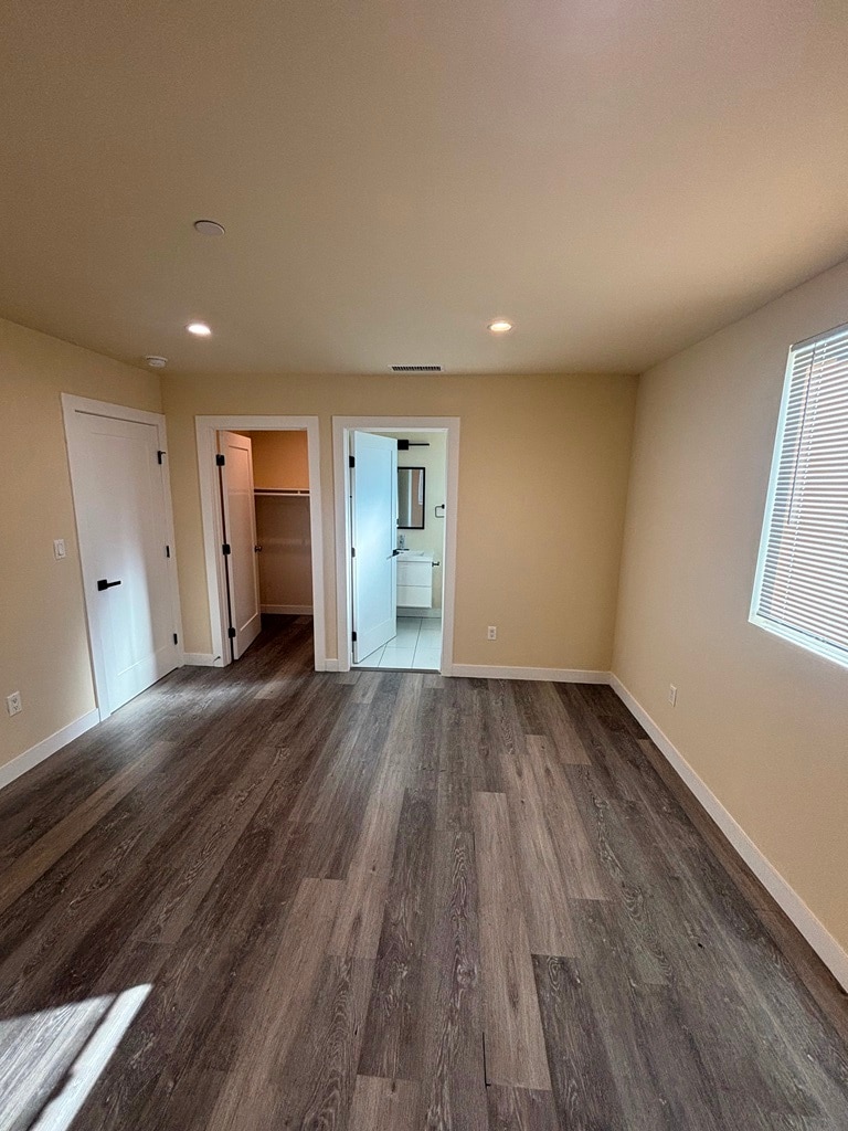 Building Photo - 1651 W 85th St