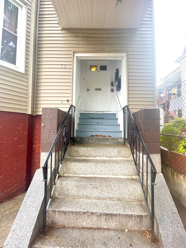 Building Photo - 75 Putnam St