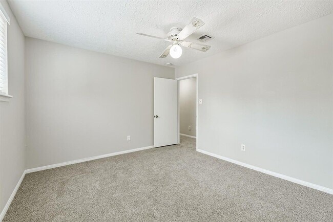 Building Photo - 28902 Twisted Oak Dr