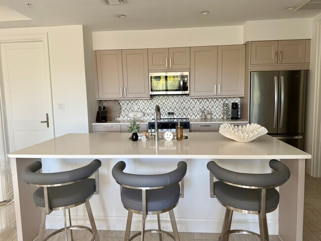 Building Photo - 1111 Central Ave