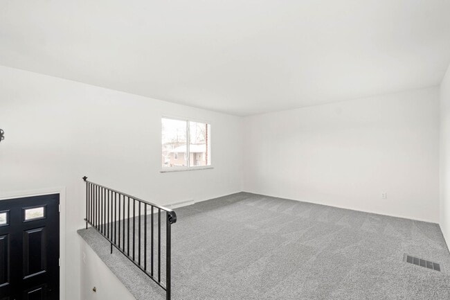 Building Photo - AVAILABLE OCT 1ST!! BEAUTIFUL 4 BEDROOM IN...
