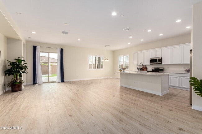 Building Photo - 18453 W Elwood St