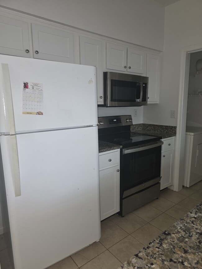 Building Photo - 1012 Primrose Ln