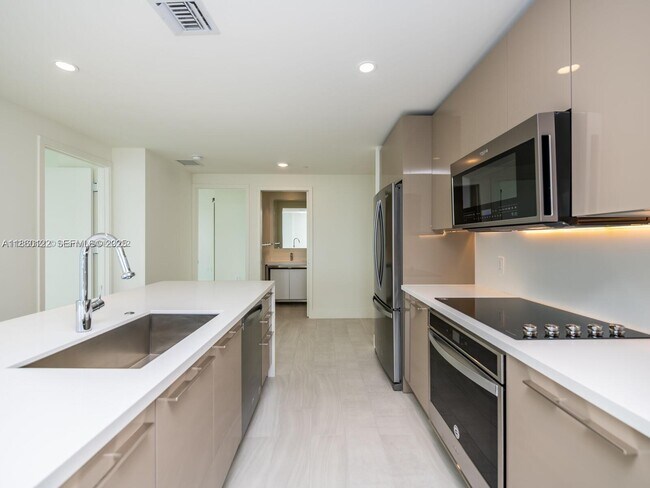 Building Photo - 2000 Metropica Wy