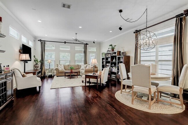 Building Photo - 5805 Larkin St