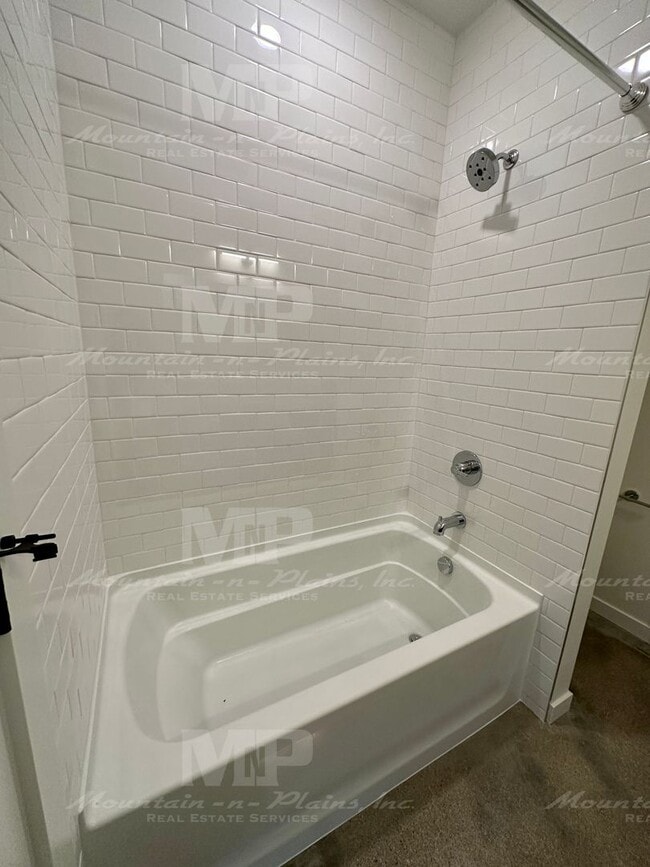 Building Photo - 301 Parker St