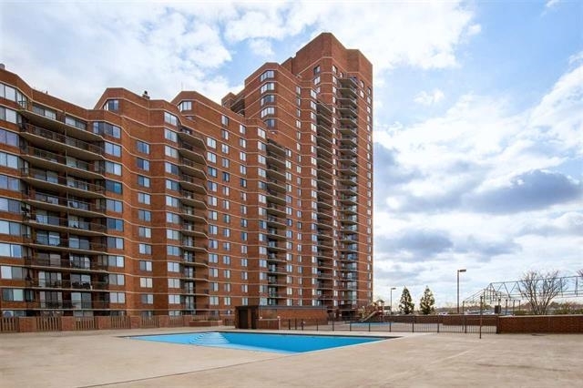 Building Photo - 1240 Harmon Cove Tower