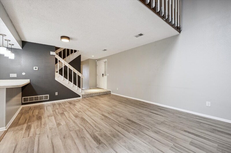 Building Photo - 12410 E Pacific Cir